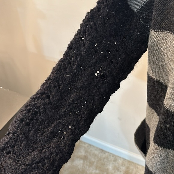 Free People Graphic Flower Long Cardigan Grey/Black combo - Picture 7 of 10